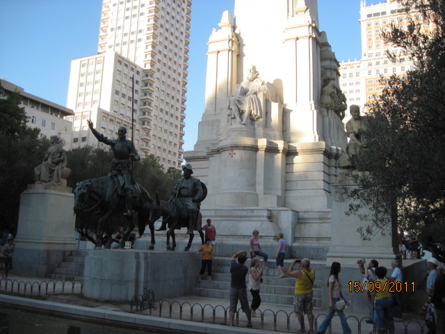 MADRID - Statuia lui Cervantes din Plaza de Espana 