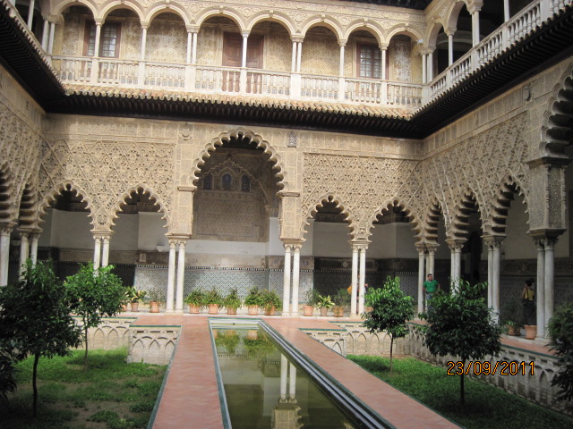SEVILIA - Curte interioara in Palatul Alcazar