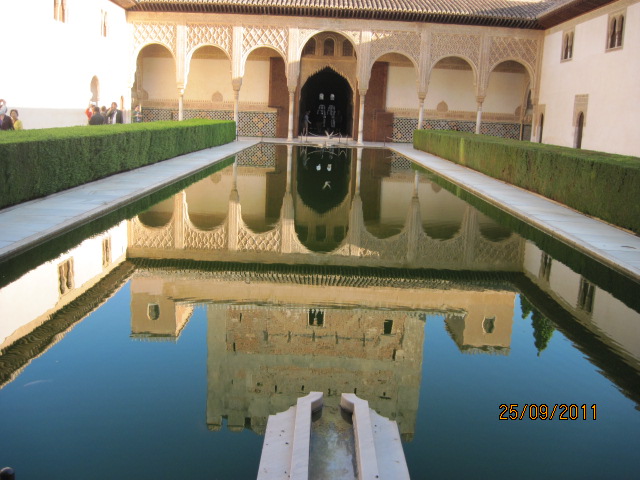 GRANADA - Curtea Mirtilor din Palatul maur al Alhambra
